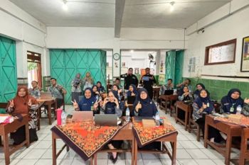 Tim Pengabdian PAI UMS latih guru kembangkan media pembelajaran berbasis AI untuk penguatan AlK