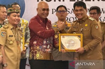 Bupati Barito Utara dapat penghargaan Sahabat Pers PWI Kalteng