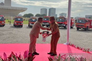 Pramono hibahkan 14 unit mobil pemadam kebakaran untuk beberapa daerah