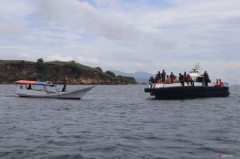 Tim SAR menggandeng nelayan cari korban kecelakaan kapal di Labuan Bajo