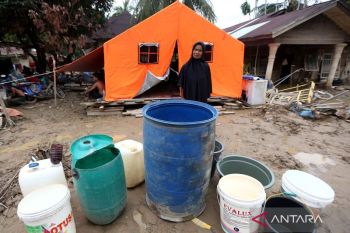 Sebulan bencana berlalu, air bersih masih jadi persoalan pengungsi di Aceh Tamiang