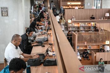 Work From Anywhere diberlakukan, warga tetap produktif di Perpustakaan Jakarta