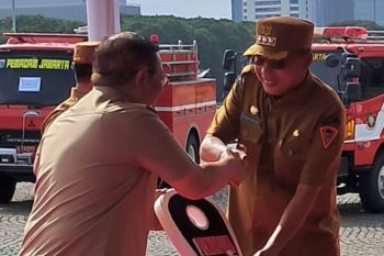 Pemkot Ambon terima bantuan mobil Damkar dari Pemprov Jakarta