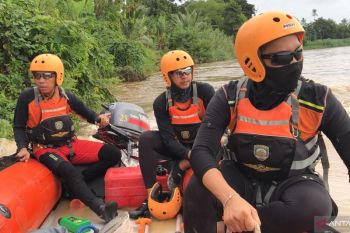Tim SAR Palembang cari seorang korban perahu tenggelam di Sungai Siguci OKU Timur