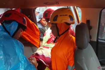 Satu rumah tertimbun longsor di Ngungun Agam, tiga warga alami luka-luka (Video)