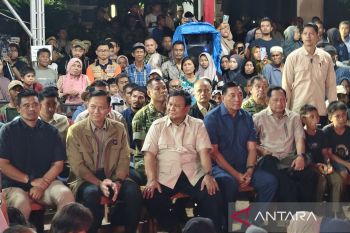 Prabowo tiba di posko Batu Hula jelang Tahun Baru, disambut antusias