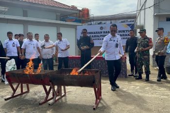 Lapas Narkotika Jambi musnahkan 56 telepon genggam hasil razia setahun