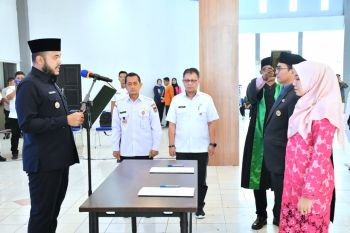 Fadly Amran Lantik Kepala Sekolah dan Pejabat, Dorong Implementasi Progul Padang Juara