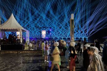 Pengunjung nikmati hiburan pergantian tahun di destinasi wisata Ancol