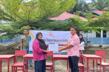 PT BPP salurkan sejumlah bantuan CSR berupa semen, meja kursi dan GRC