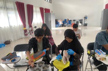 PHR Dorong Kemandirian Ekonomi Kelompok Disabilitas Lewat Pelatihan Laundry Sepatu