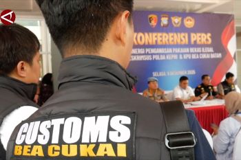 Bea Cukai Batam sita 682 koli pakaian bekas ilegal sejak Januari