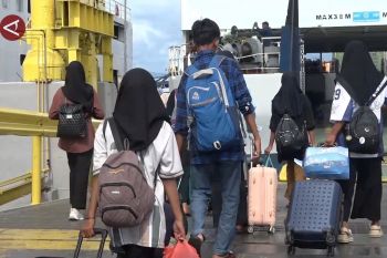 H-1 Natal, jumlah penumpang penyeberangan di Ternate masih meningkat