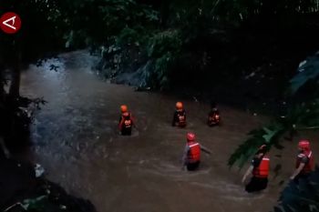 Terseret banjir dua kilometer, bocah di Bima ditemukan meninggal