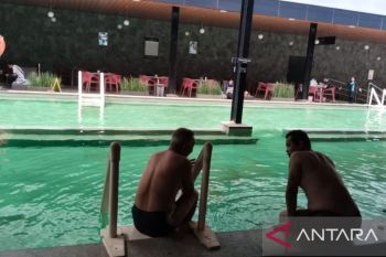 Ribuan pengunjung padati kawasan wisata pemandian air panas Sari Ater Subang