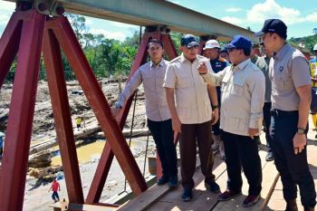 Menhan cek pos kesehatan TNI di area bencana sebagai misi kemanusiaan