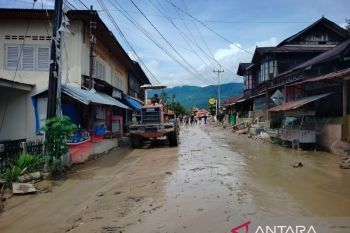 40 rumah terdampak banjir bandang di Pasar Maninjau Agam