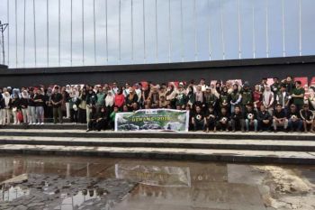 Makassar gelar bersih pantai gaungkan gerakan generasi hijau