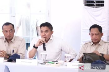 Cabinet Secretary opens limited meeting to discuss temporary housing