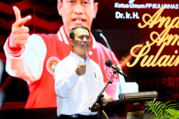 Amran membantu Rp1 miliar anak yatim piatu lewat IKA Unhas Peduli