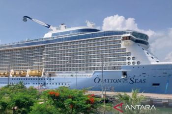 Kapal pesiar mewah Ovation Of The Seas membawa  4.684 wisman singgah di Lombok