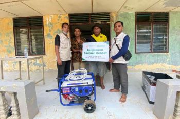 FKIJK NTB dan MIM Foundation salurkan genset bagi penyintas banjir di Aceh