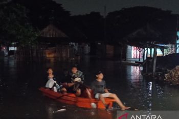 Banjir 1,5 meter di Kasemen Kota Serang, warga diimbau mengungsi