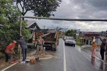 Pemkab Rejang Lebong portal jalan kerap dilalui mobil berlebih muatan