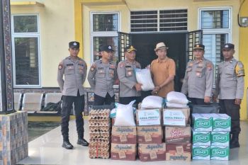 Polres Pasaman Barat salurkan sembako ke warga terdampak banjir