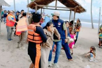 Wisatawan diimbau waspada saat beraktivitas di Danau Ranau