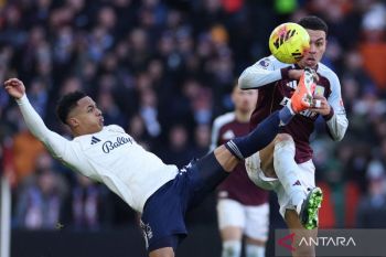 Kalahkan Nottingham, Aston Villa geser Manchester City