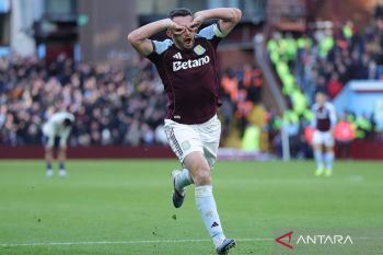 Aston Villa geser Manchester City di peringkat kedua usai tundukkan Nottingham 3-1