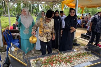 Jelang hari jadi Pasbar ke-22, Bupati dan Wakil Bupati pimpin ziarah ke makam tokoh yang berjasa bangun daerah