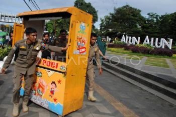 Aksi bebersih dan penertiban PKL di Alun Alun Kota Bogor