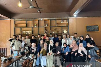 Komunitas The Speakers' Room cara seru latihan Bahasa Inggris pekerja di Batam