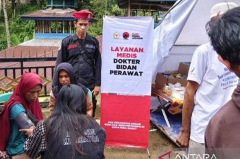 Tim kesehatan DPP PDI Perjuangan tembus kampung yang sempat terisolasi di Pesisir Selatan