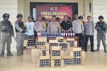 Polres Yahukimo musnahkan 729 botol minuman beralkohol di Dekai