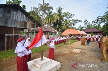 Sekolah darurat pascabencana di Padang Pariaman