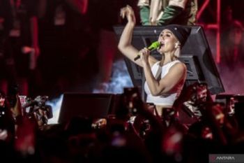 Agnez Mo Sapa Penggemar di Madame Tussauds Singapore