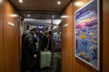 Kereta cepat  bertema Harbin Ice-Snow World beroperasi di Heilongjiang