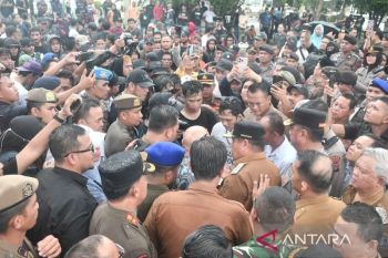 Ini empat tuntutan aliansi masyarakat penambang saat unjuk rasa di depan kantor Gubernur Babel