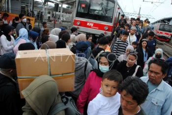 Peningkatan volume penumpang KRL Commuter Line