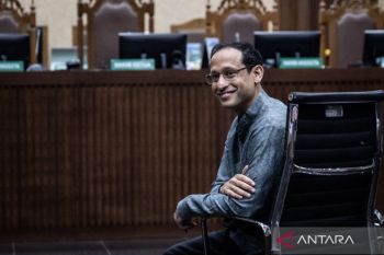 Nadiem Makarim minta dibebaskan dari kasus korupsi pengadaan "laptop Chromebook"