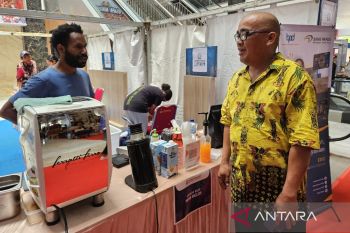 Gubernur Papua tekankan pelaku usaha wajib terapkan UMP