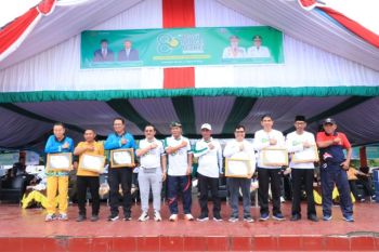 Momentum Jalan Sehat Kerukunan, Tokoh Lintas Agama Kaltara Terima Penghargaan atas Dedikasi Jaga Keharmonisan