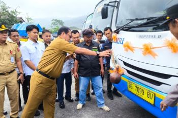 Dukung pariwisata,  Damri resmi layani rute Liwa-Lumbok Seminung, Lampung