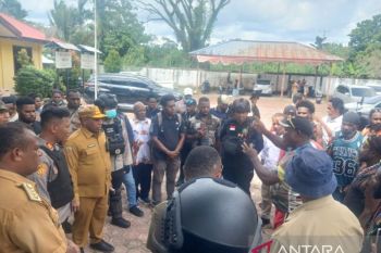 Pemkab Puncak ultimatum dua kubu bertikai di Kwamki Narama segera berdamai