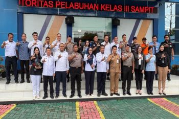 Diprediksi naik, penumpang libur Nataru melalui Pelabuhan Sampit malah turun