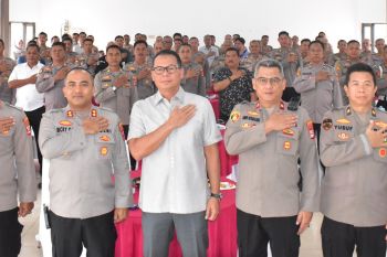 Anggota DPR-RI ingatkan personel Polres Tanah Laut tak terjebak gaya hidup hedonis