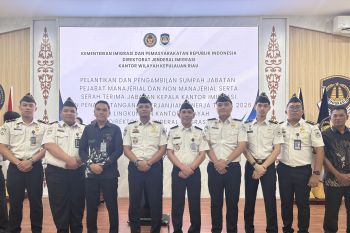 Kantor wilayah Imigrasi Kepri lantik 8 pejabat struktural di Imigrasi Ranai